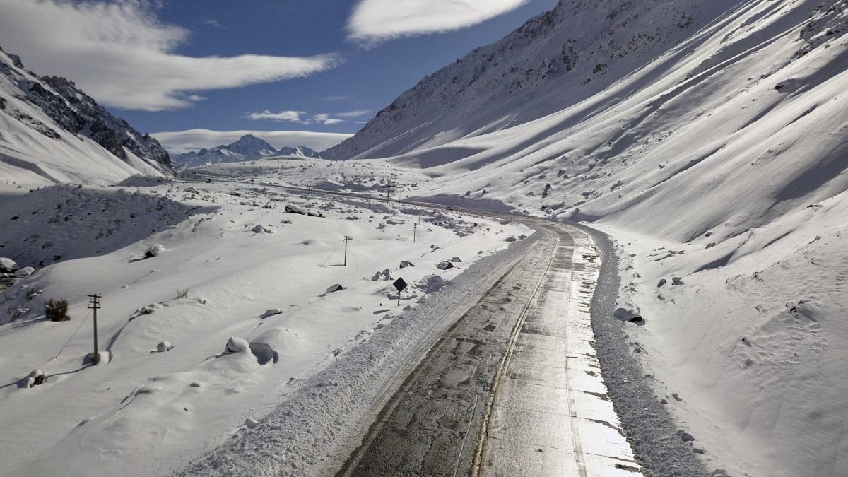 Las nevadas fuertes comenzaron cerca del 12 de junio y según los pronósticos se mantendrán hasta el comienzo de la próxima semana. Las nevadas fuertes comenzaron cerca del 12 de junio y según los pronósticos se mantendrán hasta el comienzo de la próxima semana.