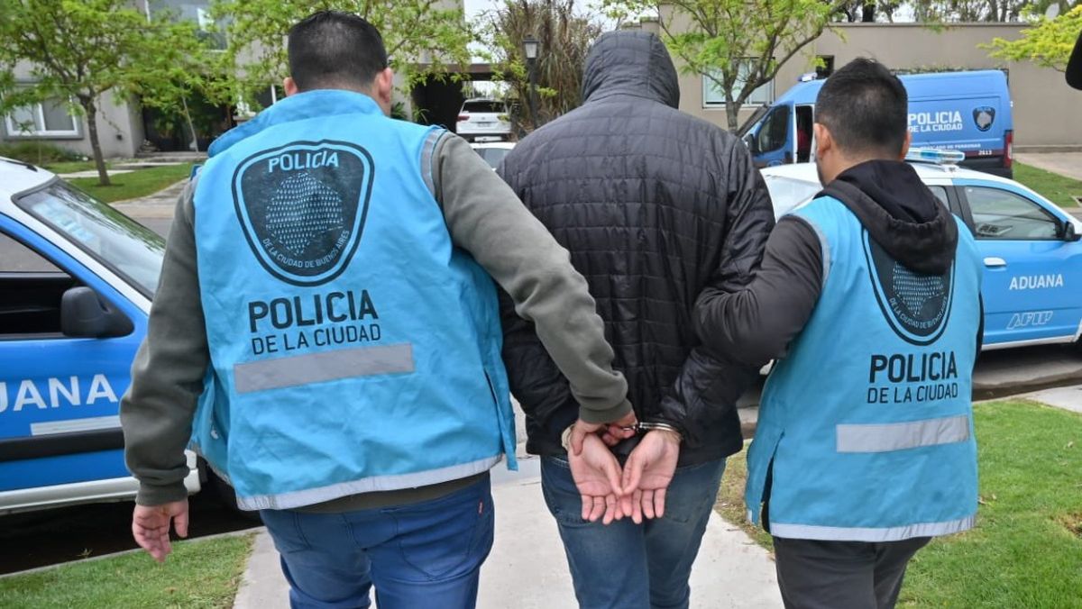 Federico Pulenta en el momento de ser detenido.