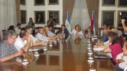Gremios docentes rechazaron la propuesta de aumento en tres tramos ofrecida por el Gobierno