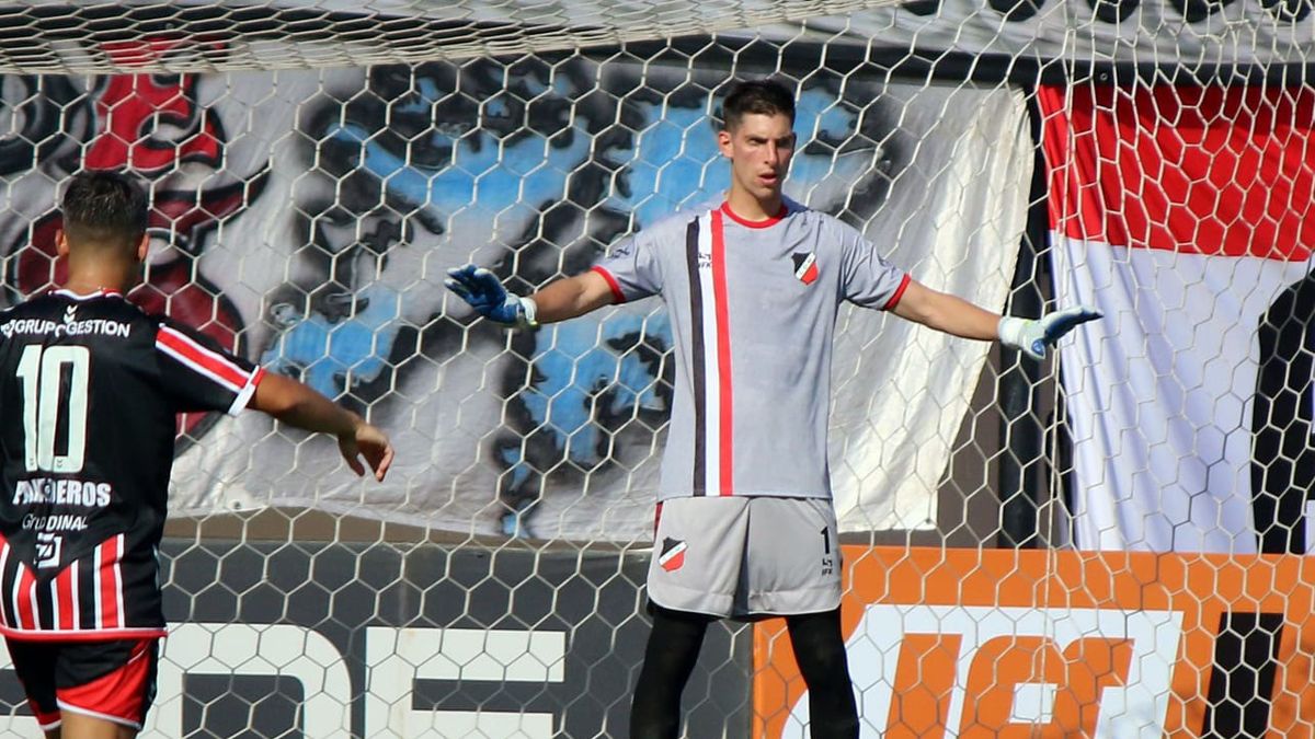 El arquero Gonzalo Rehak será uno de los titulares del Cruzado ante el Santo. El arquero Gonzalo Rehak será uno de los titulares del Cruzado ante el Santo.