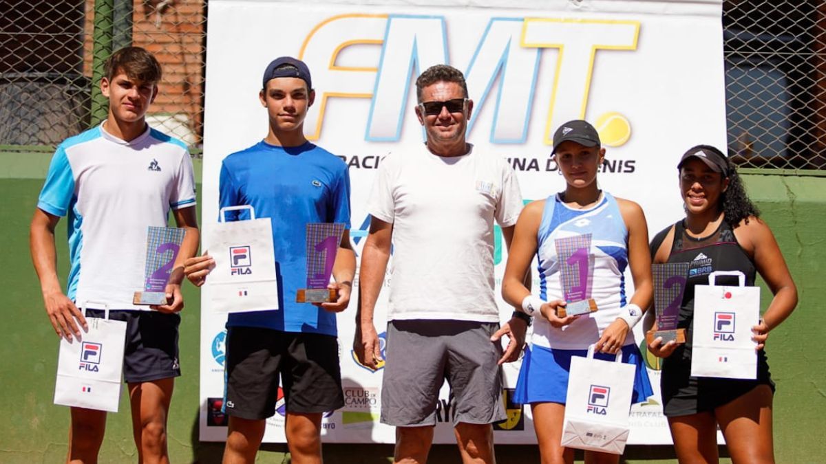 Campeones y finalista de la Copa Vendimia ITF Junior. (UNO/Axel Lloret)