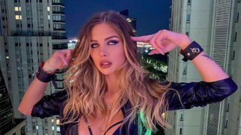 Romina Malaspina: lo dejó todo con sus dos fotos en bikini