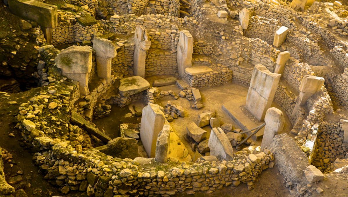 Los edificios monumentales de Göbekli Tepe demuestran el ingenio creativo de estas sociedades tempranas (Neolítico precerámico). Los edificios monumentales de Göbekli Tepe demuestran el ingenio creativo de estas sociedades tempranas (Neolítico precerámico).