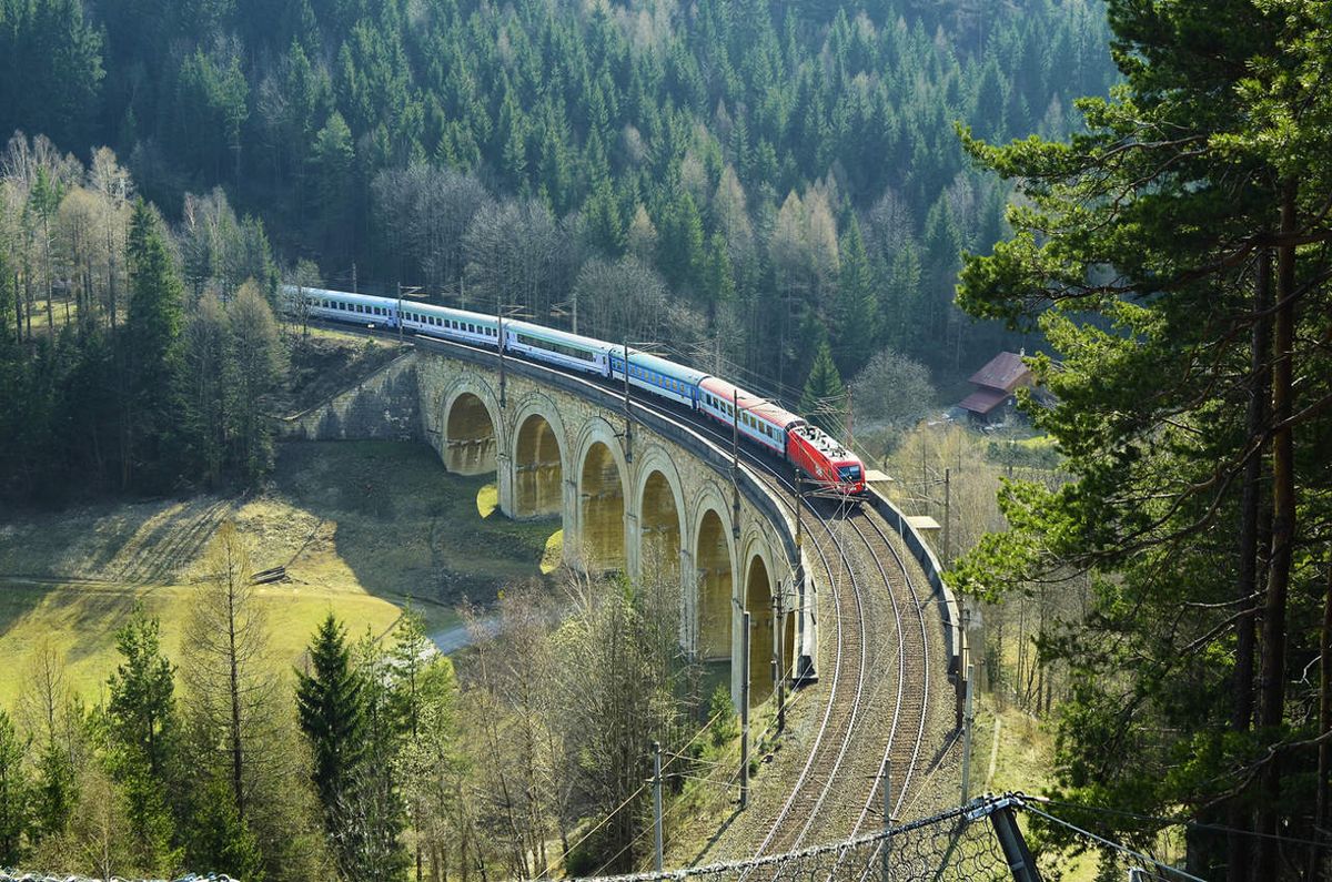 La línea Semmering se considera como el primer ferrocarril de montaña de la historia. Imagen: UNESCO. La línea Semmering se considera como el primer ferrocarril de montaña de la historia. Imagen: UNESCO.