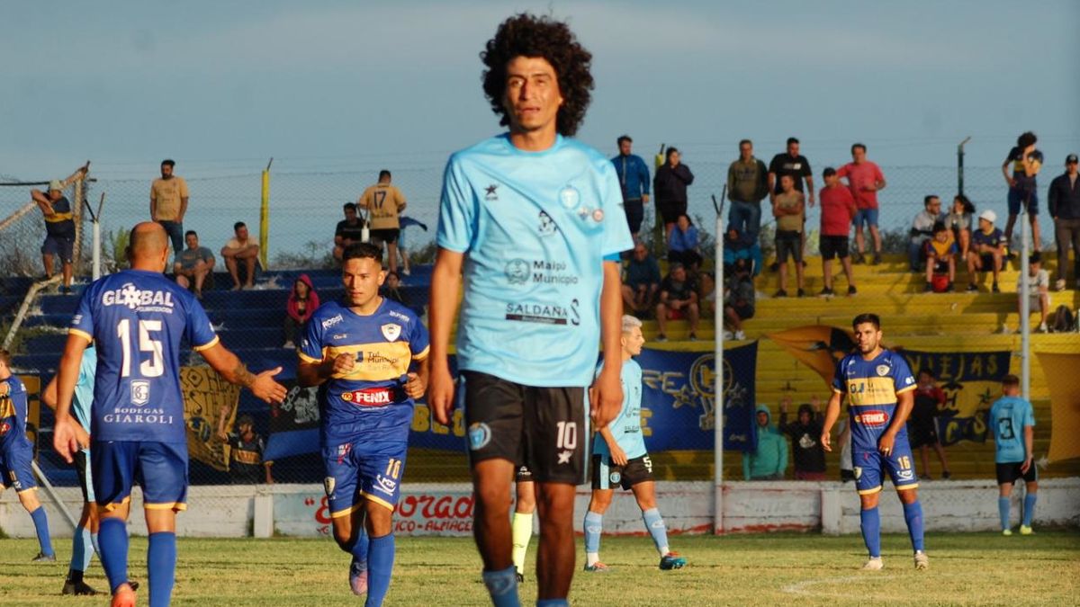 Nico Arce sueña con el ascenso. Ahora en semi enfrentarán al Atlético San Martín.