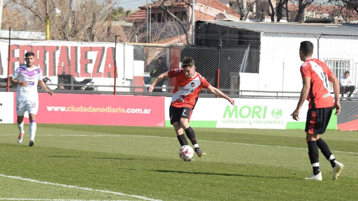 Deportivo Maipú jugó un partidazo y goleó 4 a 0 a Villa Dálmine
