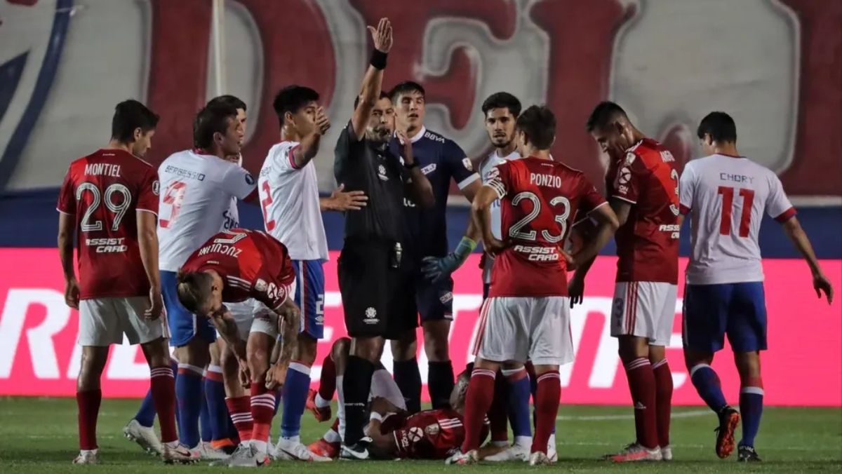 Mucha polémica generó el árbitro del partido entre River Plate y Nacional.