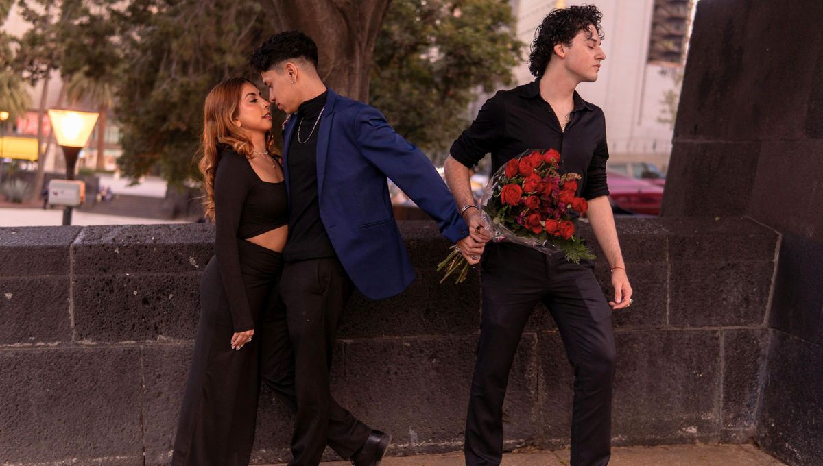 La expresión viene de un proverbio grecolatino, que utilizaron filósofos tan notables como Aristóteles y Cicerón, en el sentido de “un nuevo amor saca al viejo amor, como un clavo a otro”. La expresión viene de un proverbio grecolatino, que utilizaron filósofos tan notables como Aristóteles y Cicerón, en el sentido de “un nuevo amor saca al viejo amor, como un clavo a otro”.