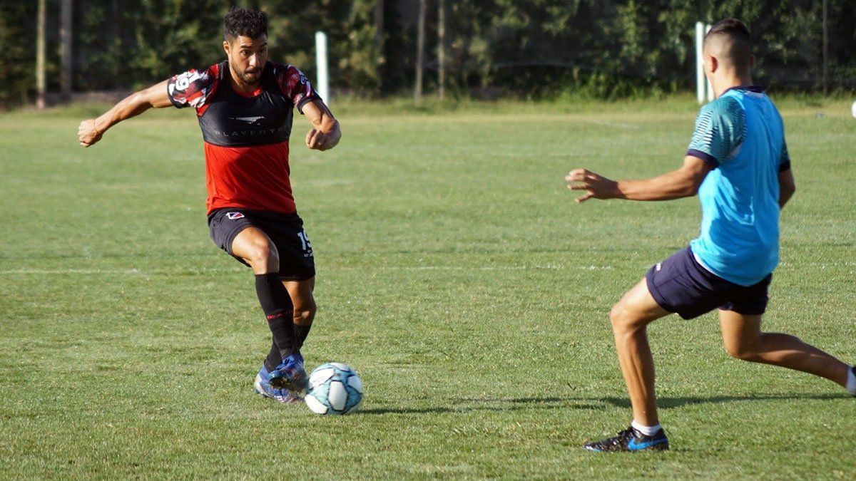 Ezequiel Bonacorso tiene mucha efectividad en la marca y en la proyección por el lateral.