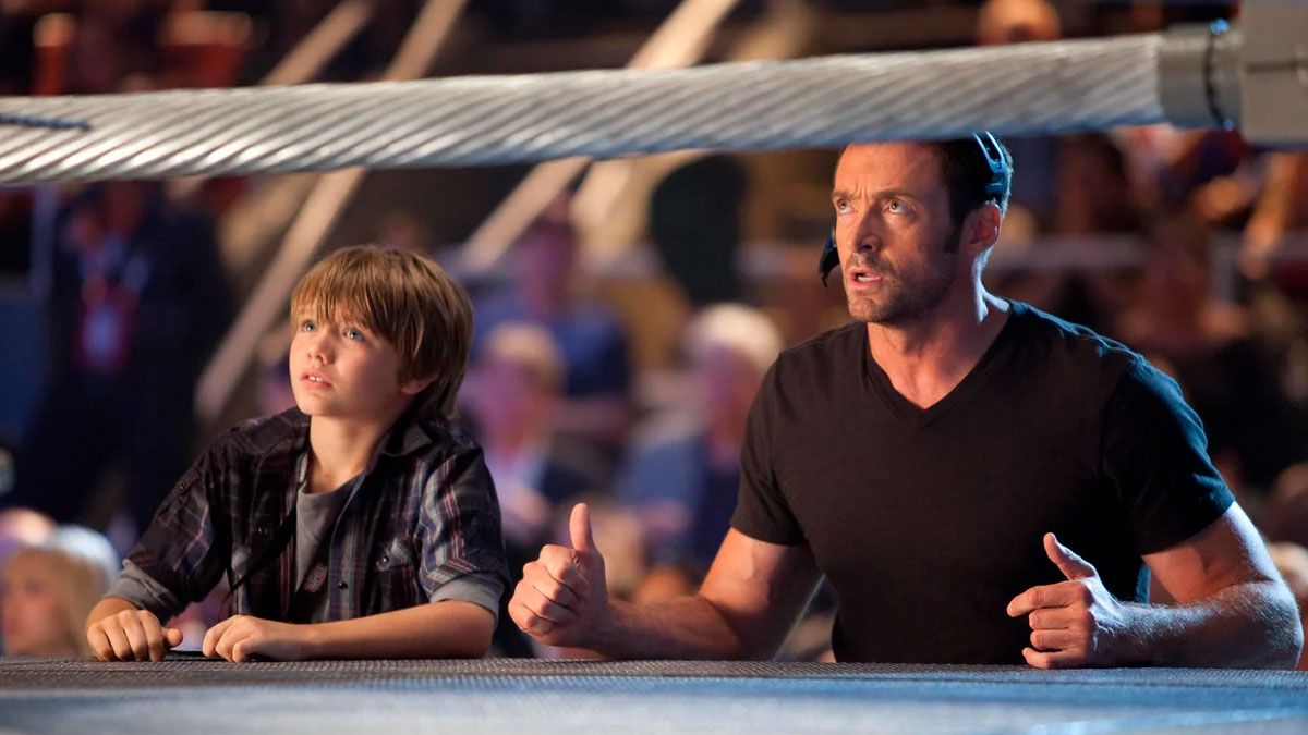 Dakota Goyo junto a Hugh Jackman protagonizaron Gigantes de acero (2011).