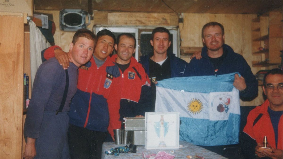 Camilo Uvilla en el destacamento de la Patrulla de Rescate en Plaza de Mulas, Aconcagua