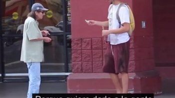 Video: supuesto vagabundo les da 25 dólares a los que le dan limosna