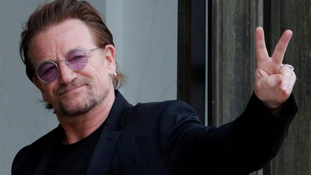 Hoy cumple 62 años Bono, el cantante de la banda irlandesa U2.