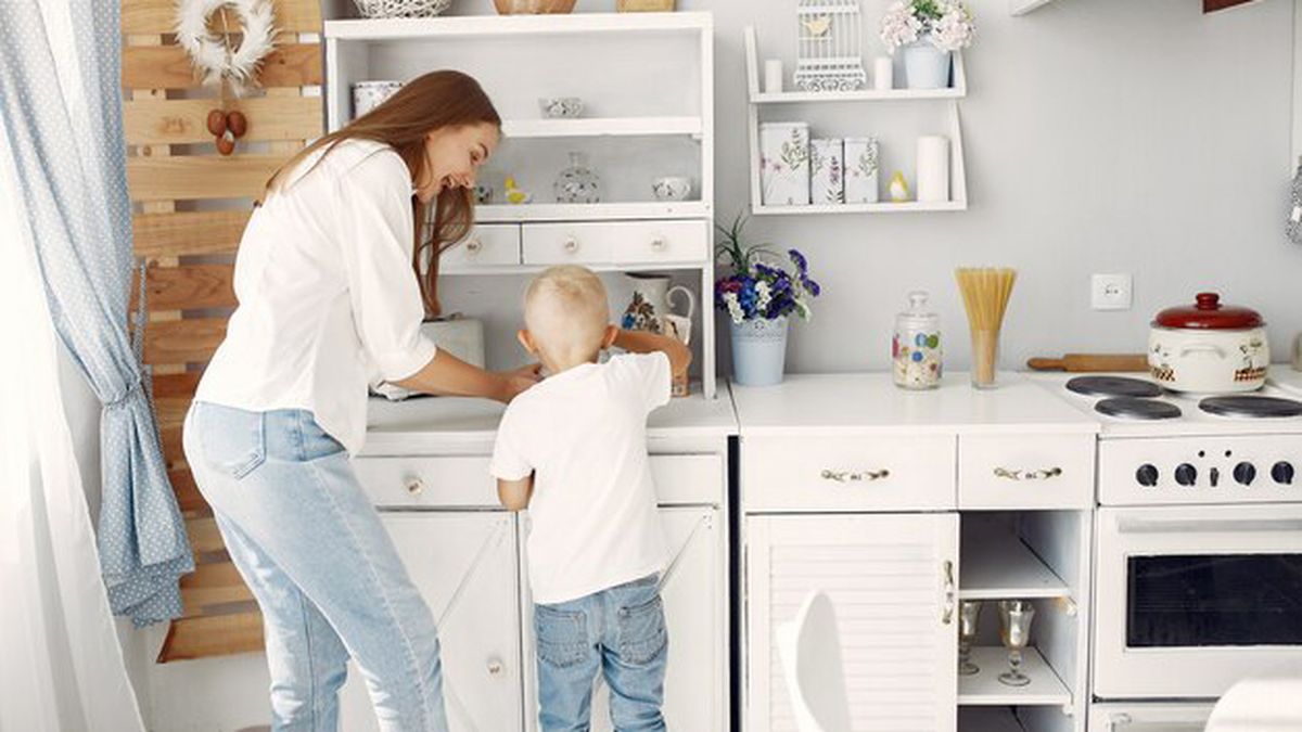 Nunca hay que dejar que en la cocina se acumulen los platos ni la suciedad. Después todo es más fácil. Nunca hay que dejar que en la cocina se acumulen los platos ni la suciedad. Después todo es más fácil. 