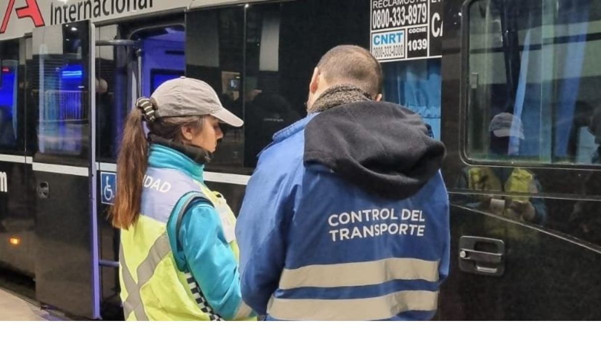 El personal de la CNRT realizó el contol en el que se detectó al chofer que pretendía conducir con casi 1g/l de alcohol en sangre. Foto: gentileza CNRT