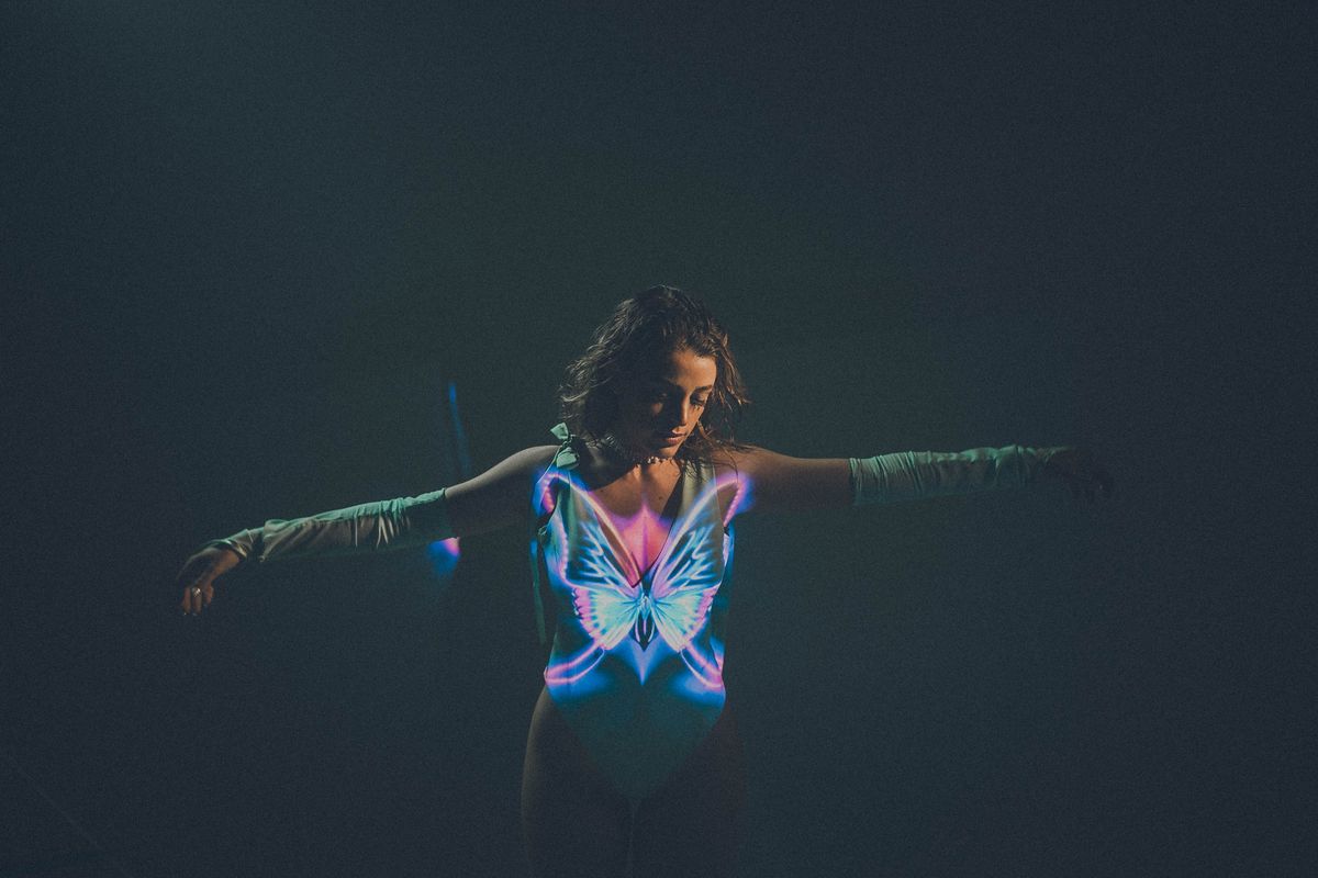 Los guitarristas mendocinos Daniel Reuvers y Agustín Verdes y el percusionista porteño Manuel Fernández tocarán con Clari en Vélez. Los guitarristas mendocinos Daniel Reuvers y Agustín Verdes y el percusionista porteño Manuel Fernández tocarán con Clari en Vélez.