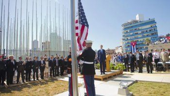 La bandera de Estados Unidos ondea en Cuba