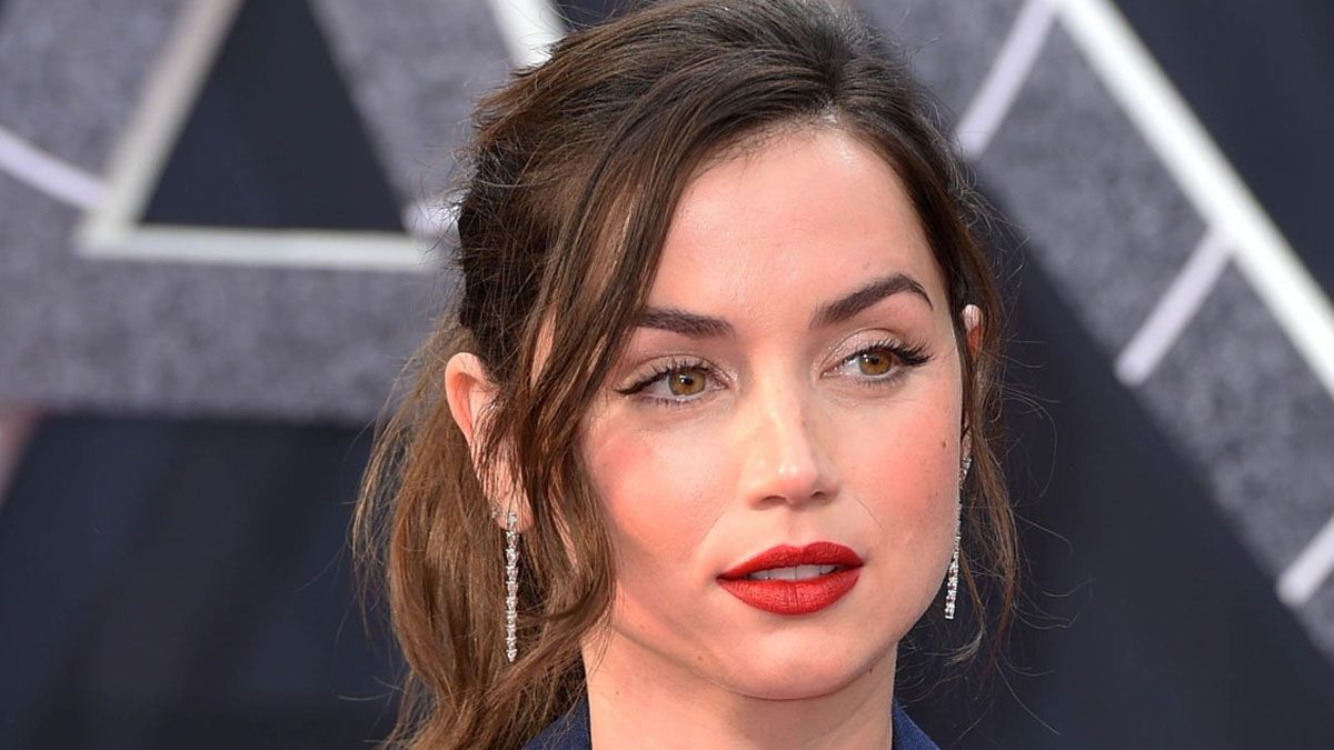 La actriz Ana de Armas la rompe con su papel de Bel en la película de Netflix.
