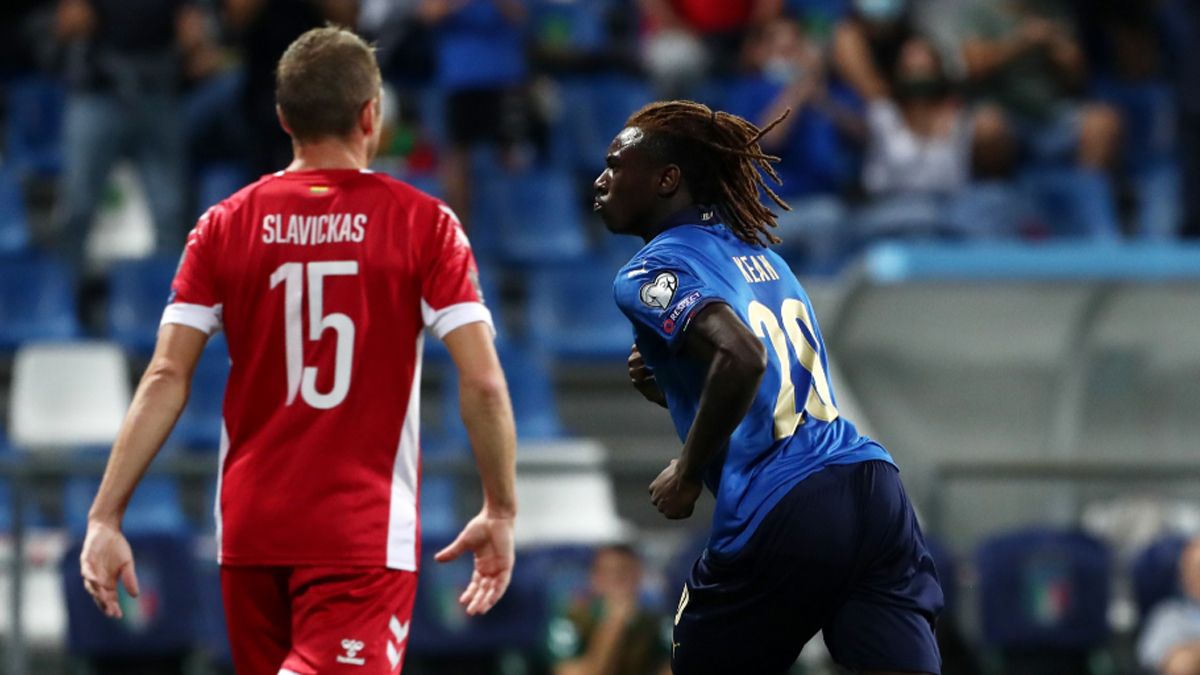 Moise Kean hizo dos goles para Italia ante Lituania en las Eliminatorias europeas.