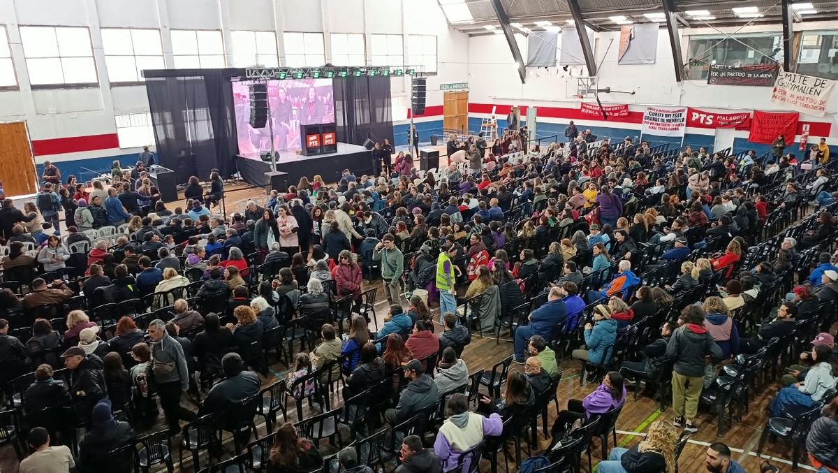 De cara a las elecciones del próximo año, los referentes de la izquierda analizaron la política nacional y provincial en un acto con la militancia. De cara a las elecciones del próximo año, los referentes de la izquierda analizaron la política nacional y provincial en un acto con la militancia.