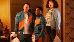Una de las escenas de Tiempo para mí, la comedia que estrenó Netflix.