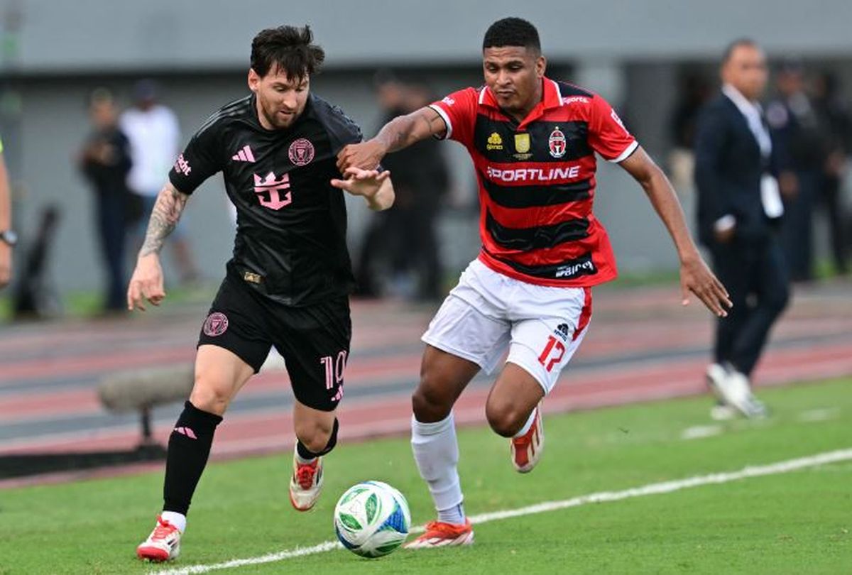Lionel Messi, en plena acción con el Inter Miami. Lionel Messi, en plena acción con el Inter Miami.