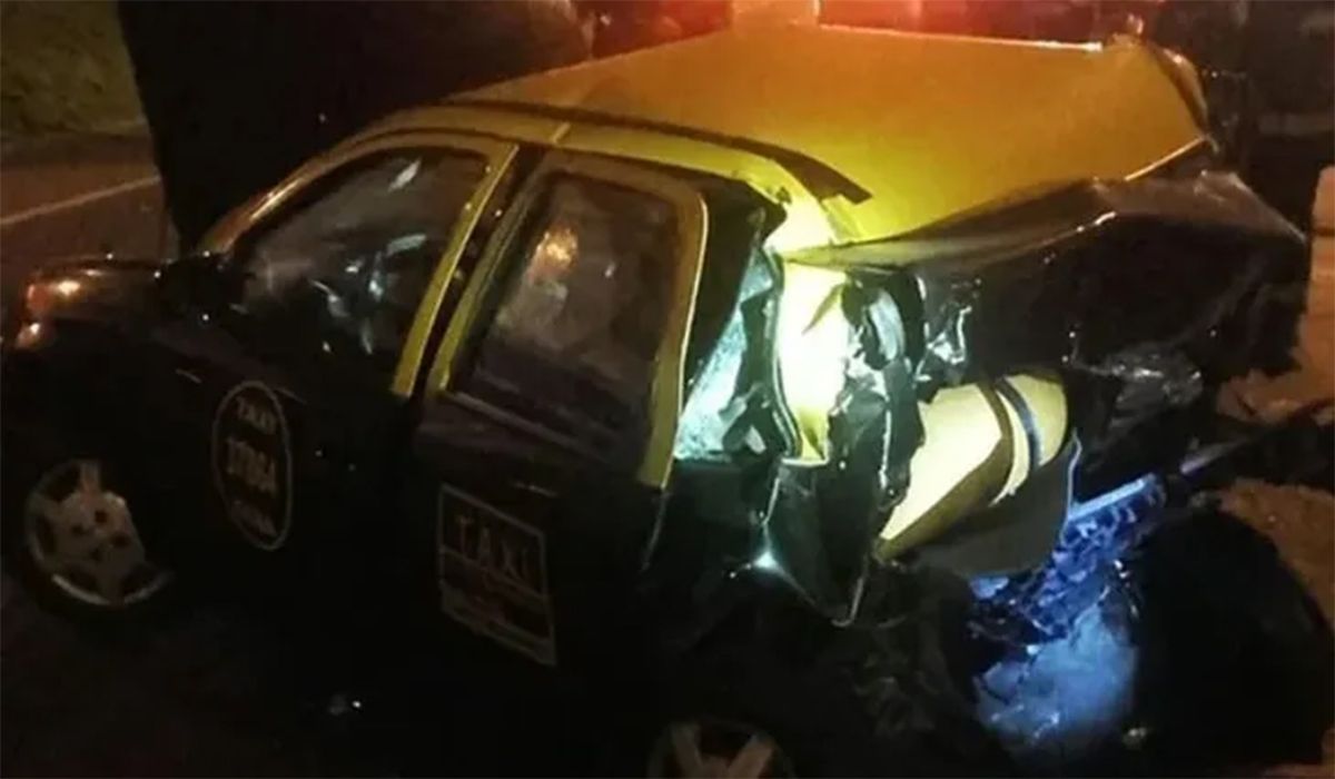 As&iacute; qued&oacute; el taxi que fue embestido por el ex defensor de Boca Nahuel Z&aacute;rate. En ese accidente murieron dos personas