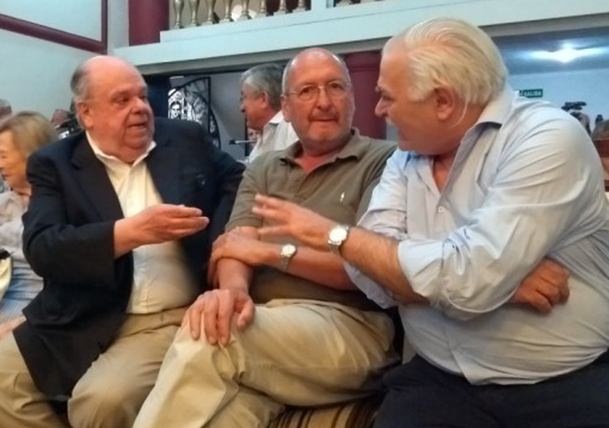 Intendentes radicales históricos de Guaymallén: Lepoldo Orquín, Marcelino Iglesias y Juan Manuel García. Intendentes radicales históricos de Guaymallén: Lepoldo Orquín, Marcelino Iglesias y Juan Manuel García.