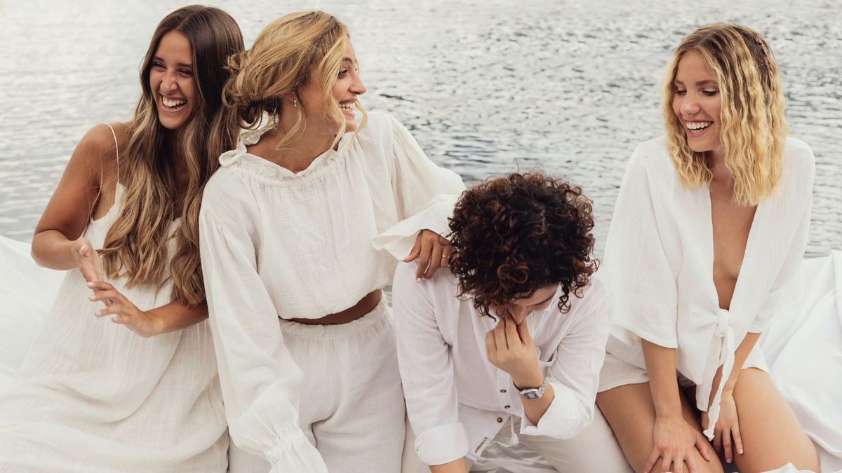 "En la cochera de mi abuela puse mi primera minipeluquería. Es cierto que crecí, pero también pasó mucho tiempo. Fue todo un proceso hasta llegar a este presente", señala Agustín Ríos. "En la cochera de mi abuela puse mi primera minipeluquería. Es cierto que crecí, pero también pasó mucho tiempo. Fue todo un proceso hasta llegar a este presente", señala Agustín Ríos.