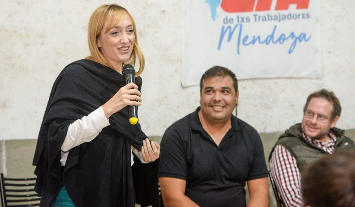 Anabel Fernández Sagasti en plena campaña, junto a Lucas Ilardo, precandidato a vicegobernador por el peronismo.