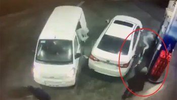 Video: quisieron asaltarlo y bañó a los ladrones con nafta
