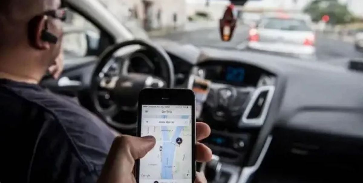 La reforma laboral regula el trabajo de plataformas de movilidad y repartos tan populares en el empleo actual e independiente.