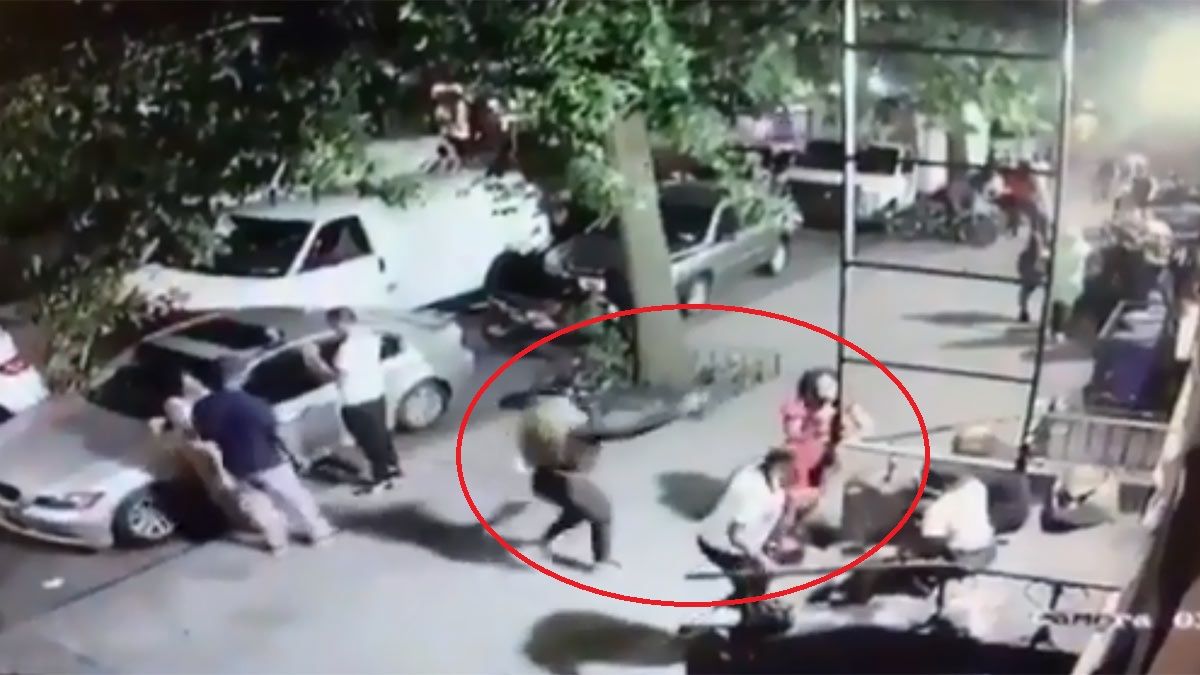 Video: una mujer mató de un balazo en la nuca a otra en plena calle