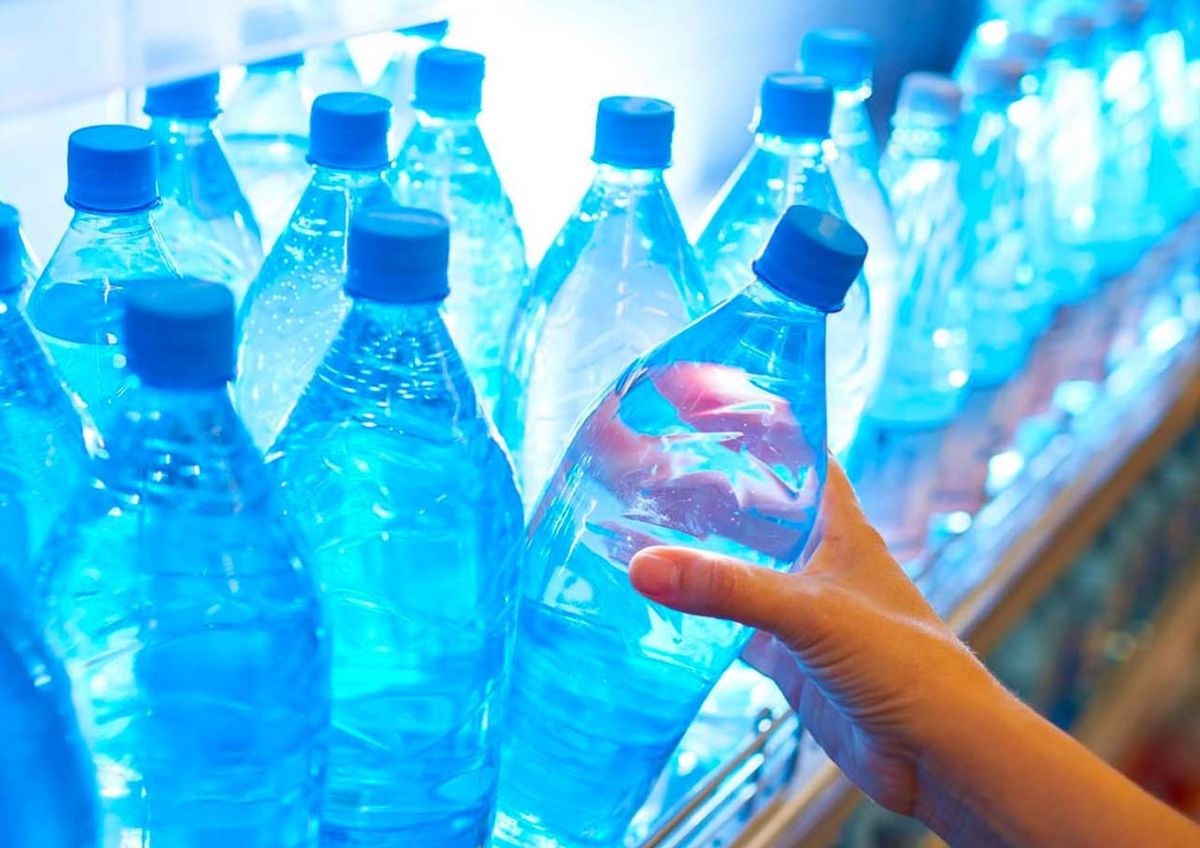 Principales diferencias entre dos tipos de agua muy consumida