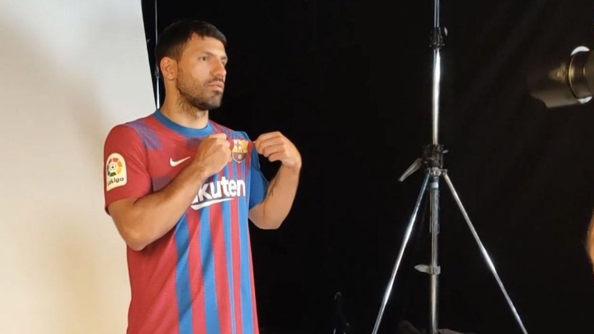 El Kun Agüero no está habilitado para jugar con el Barcelona