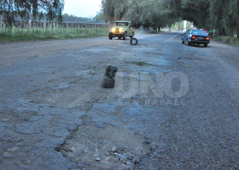 Reclaman por los pozos de la ruta 143 en el tramo de Rama Caída