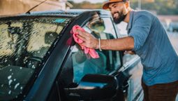 ¿Cómo limpiar los vidrios del auto?