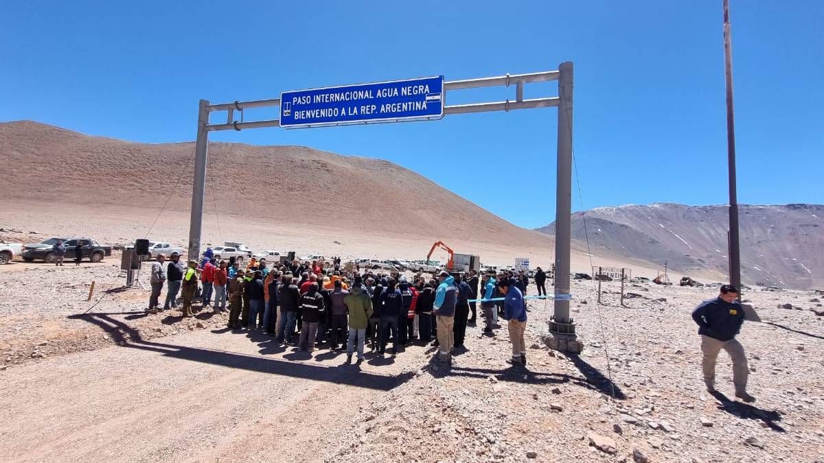 El paso Agua Negra conecta a Chile con San Juan. No pueden usarlo camiones de carga.