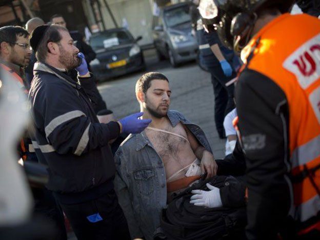 Según la Policía israelí, un palestino apuñaló a nueve personas en un colectivo de Tel Aviv