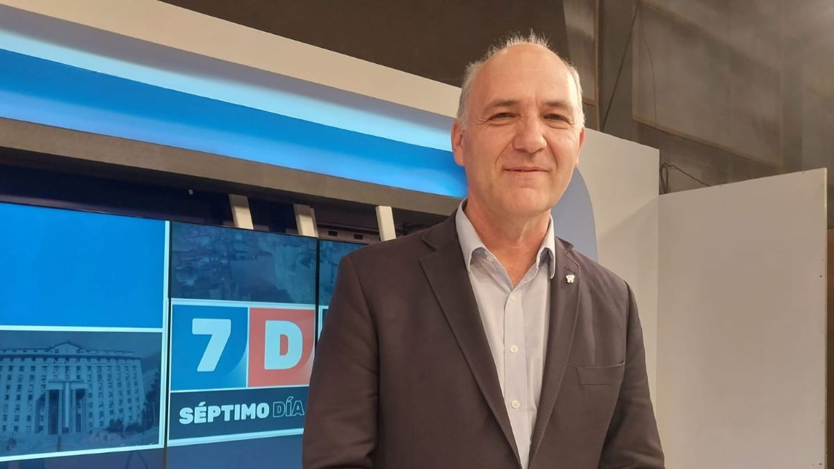 El precandidato Guillermo Carmona (PJ) también pasó por Séptimo Día.