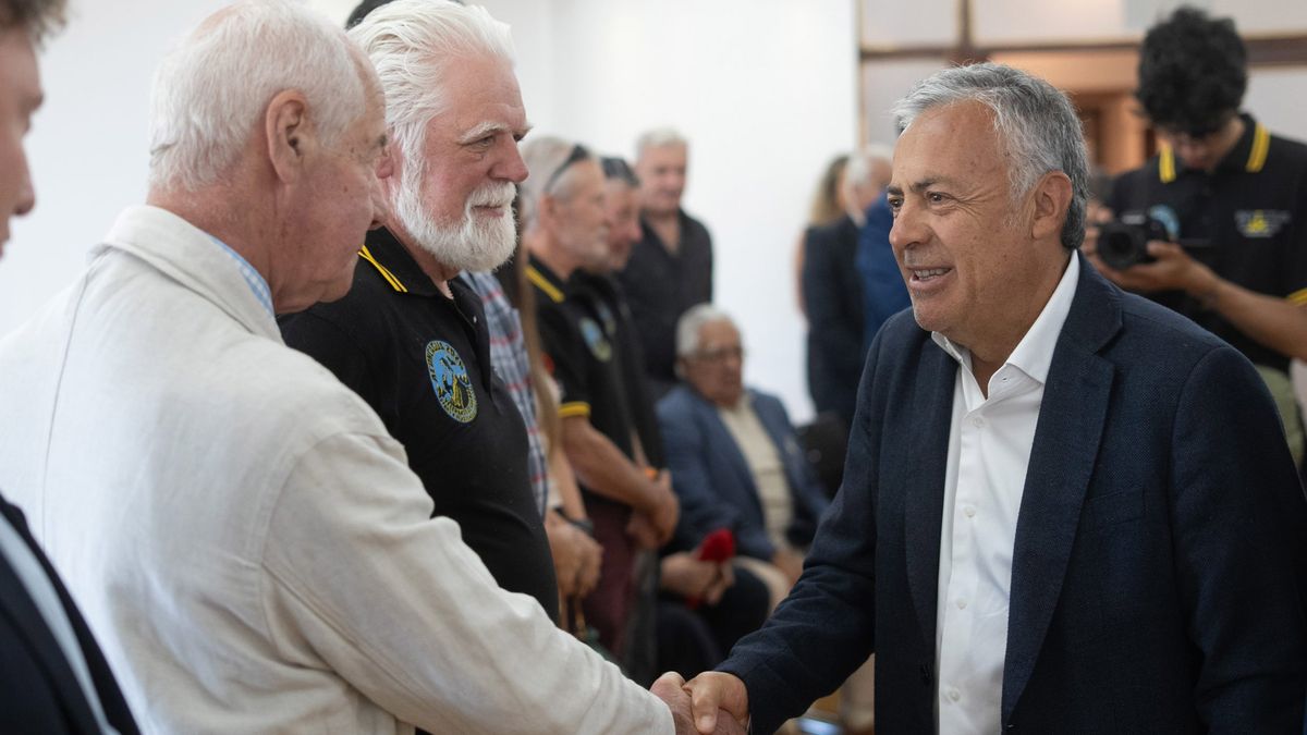 Alfredo Cornejo homenajeó a los ex combatientes argentinos y británicos que fueron al Aconcagua