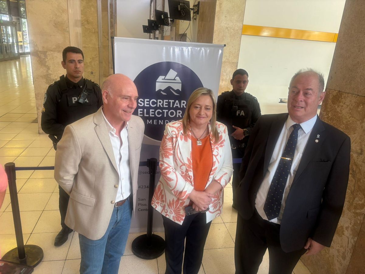 Ya votó el 25 % del padrón electoral habilitado en la provincia, según la Junta Electoral que integran Garay, Pravata y Castiñeira. Foto: Matías Pascualetti Ya votó el 25 % del padrón electoral habilitado en la provincia, según la Junta Electoral que integran Garay, Pravata y Castiñeira. Foto: Matías Pascualetti