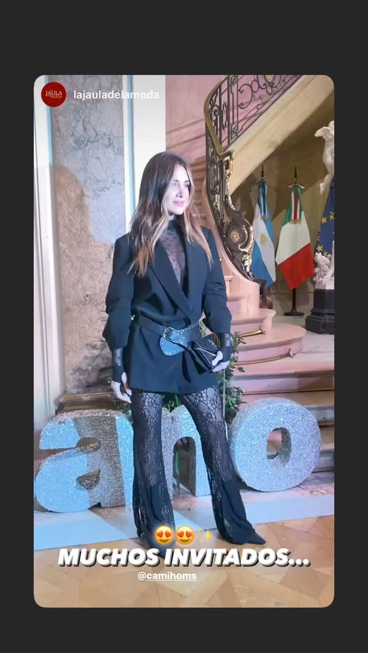 Camila Homs confirma que las transparencias van de encaje y paraliza el desfile de Cosano. Camila Homs confirma que las transparencias van de encaje y paraliza el desfile de Cosano.