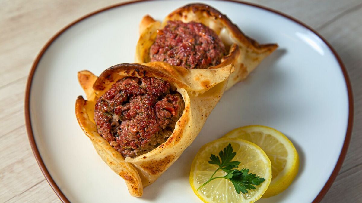 Cómo preparar Empanadas árabes jugosas y con masa casera: la receta con 7 ingredientes y en 20 minutos