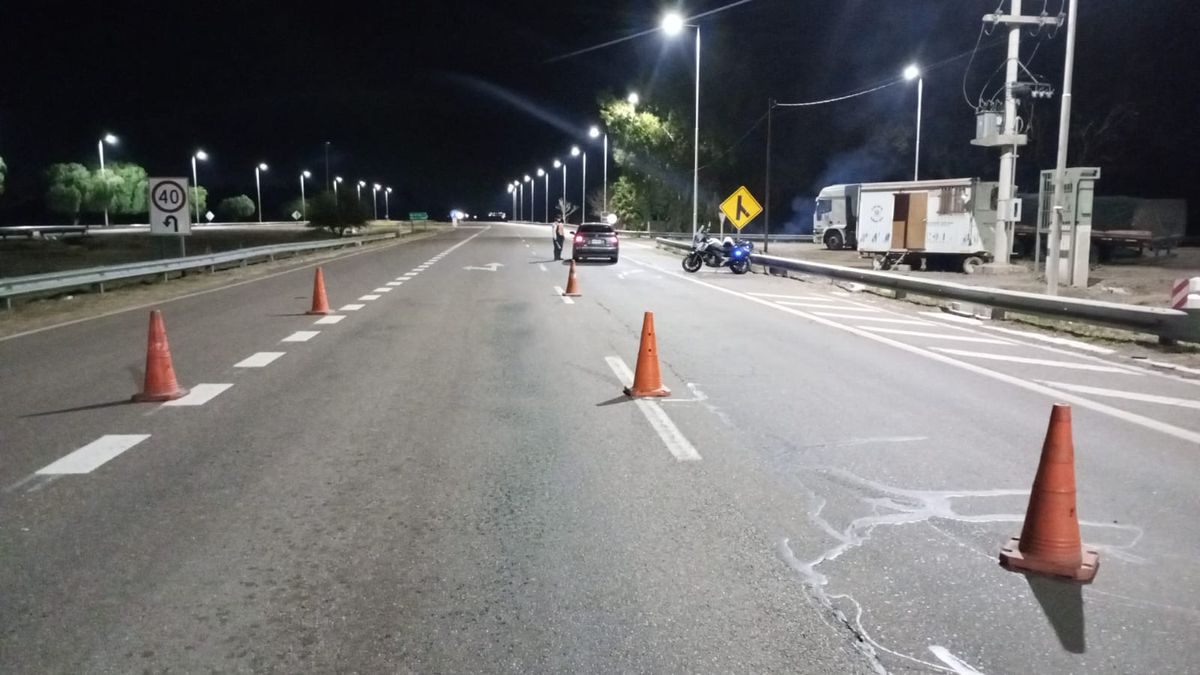 un operativo para el control de alcoholemia en la provincia se llevó adelante ayer en varios puntos de Capital, Gran Mendoza y Guaymallén- un operativo para el control de alcoholemia en la provincia se llevó adelante ayer en varios puntos de Capital, Gran Mendoza y Guaymallén-