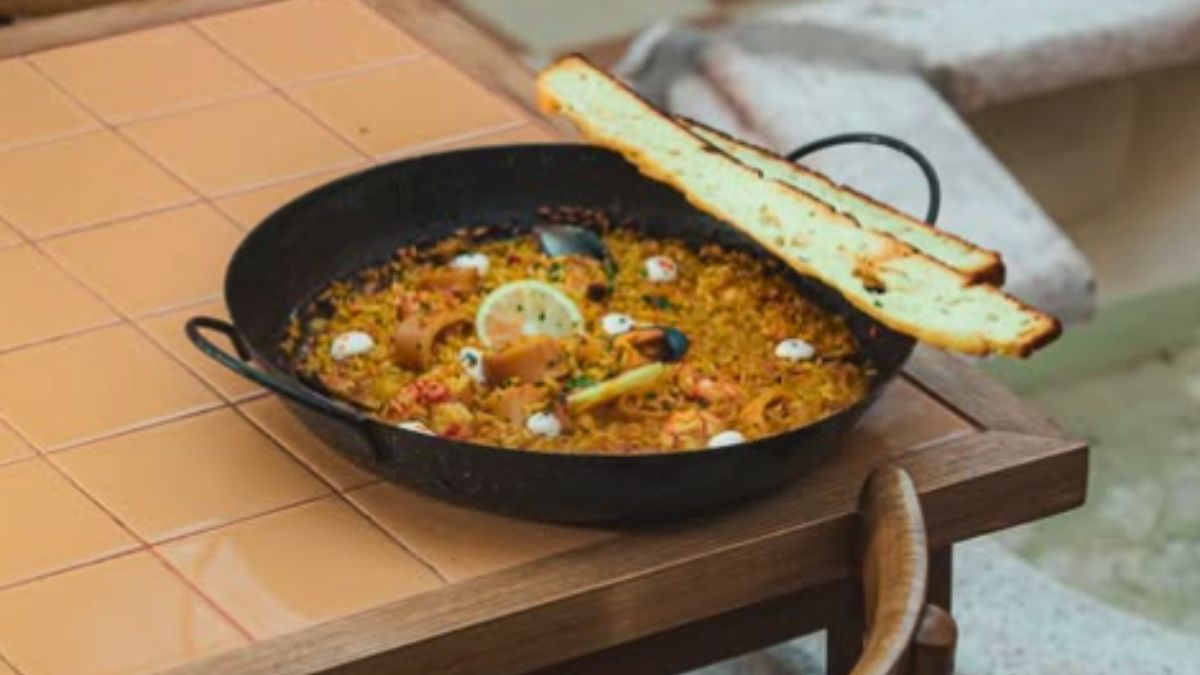 La paella también es una especialidad en este bodegón. La paella también es una especialidad en este bodegón.