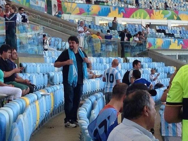 Tras las inundaciones en Misiones, llovieron las críticas al gobernador por haber ido al primer partido