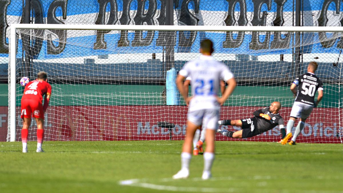 El remate del Ruso Rodríguez le dio el empate parcial a Godoy Cruz