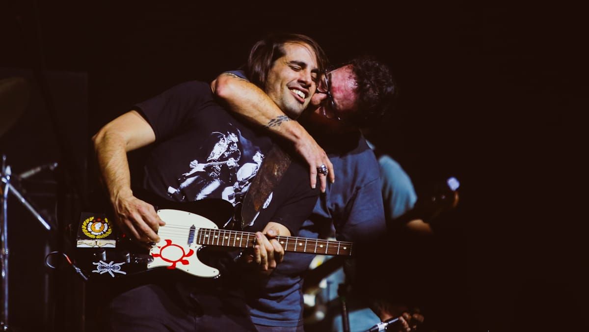 La Vela Puerca desplegó la potencia de su música en una noche mendocina muy fría. La Vela Puerca desplegó la potencia de su música en una noche mendocina muy fría.