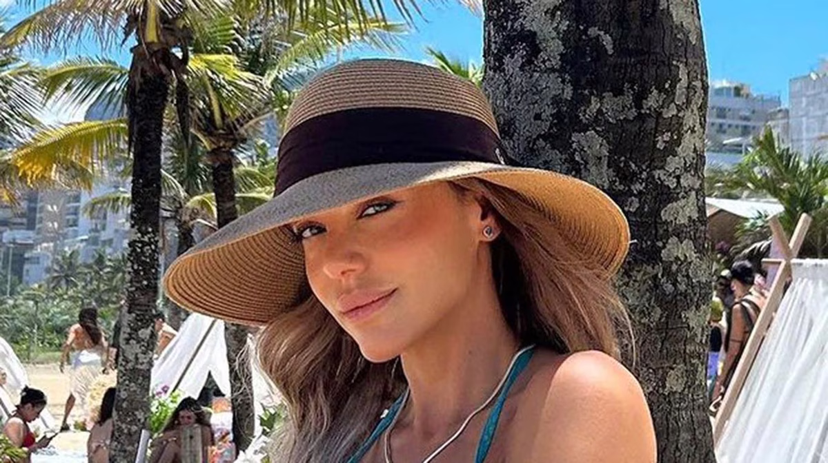 En taparrabos ultra XXS, Evangelina Anderson paraliza las playas de Río